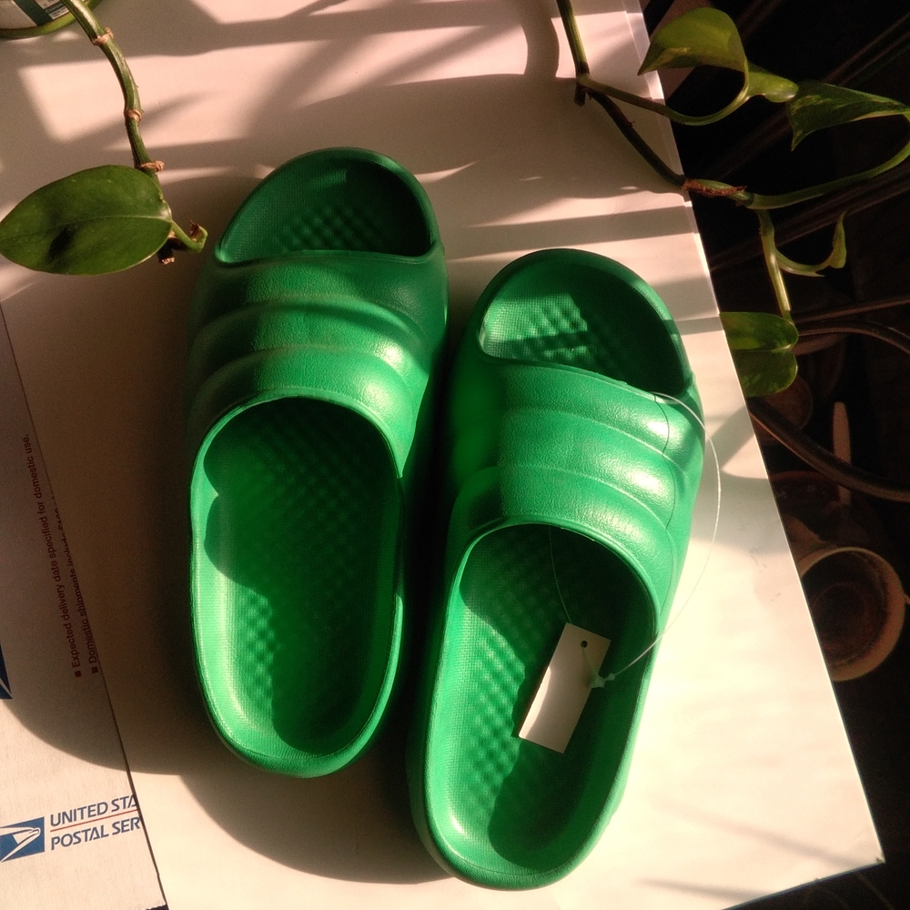 Casual Art Decoish Vibe Green Slide Sandals - Picture 5 of 10